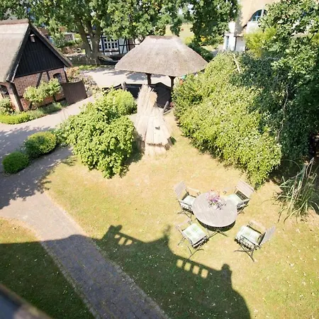Boddenbreeze Modern Retreat Born